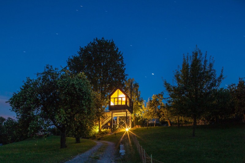 "Домик на дереве" в небольшом швейцарском городе