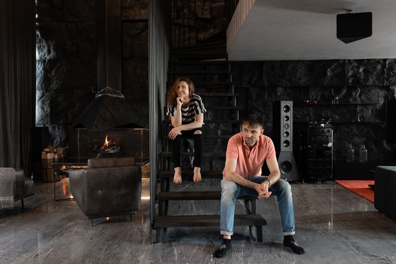 Двухуровневый пентхаус в стиле "брутализм" Двухуровневый пентхаус в стиле "брутализм"