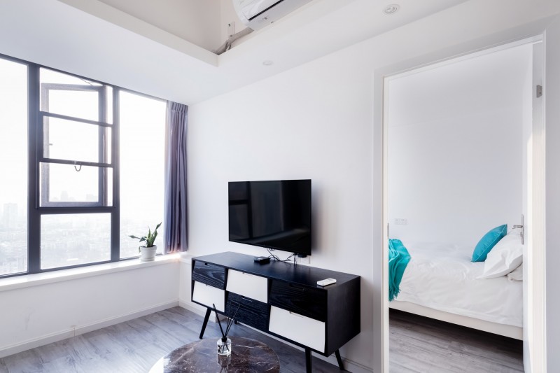 Интерьер в черно-белых тонах Интерьер в черно-белых тонах