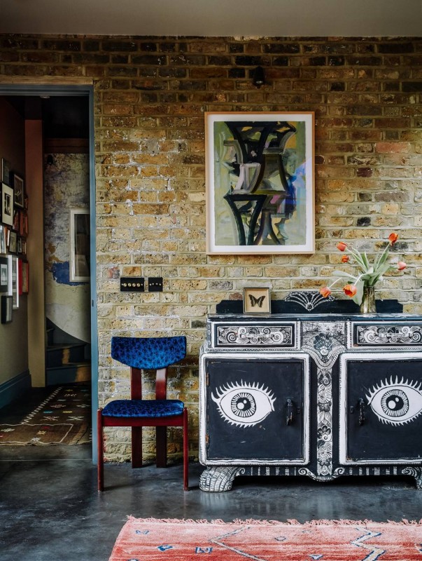 Пышно декорированный красочный интьерьер дома в Восточном Лондоне Пышно декорированный красочный интьерьер дома в Восточном Лондоне