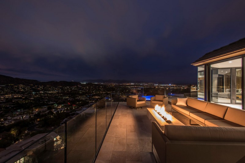 Резиденция с панорамными окнами в Аризоне