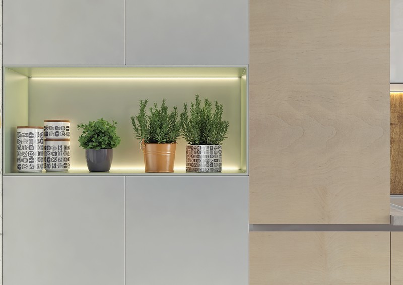 Акцент на яркие предметы в оформлении квартиры