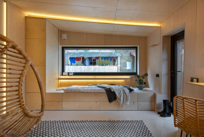 Бывший гараж в Вильнюсе, превращенный в микро-дом