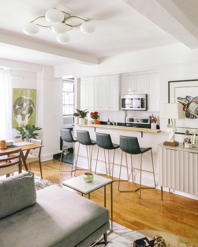 Интерьер просторной светлой квартиры в Челси, Нью-Йорк Интерьер просторной светлой квартиры в Челси, Нью-Йорк