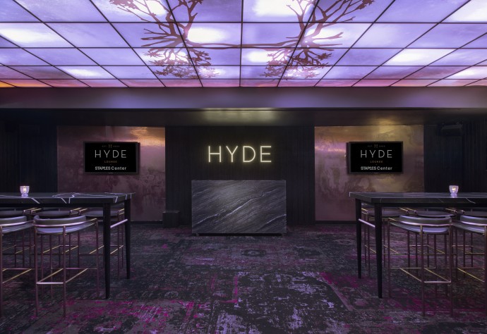 Лаунж-зона Hyde в спортивном комплексе Стейплс-центр в Лос-Анджелесе