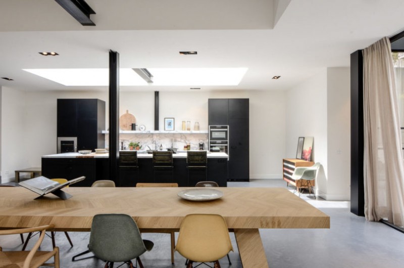 Лофт, расположенный в старом здании начала XVII века в Амстердаме Лофт, расположенный в старом здании начала XVII века в Амстердаме