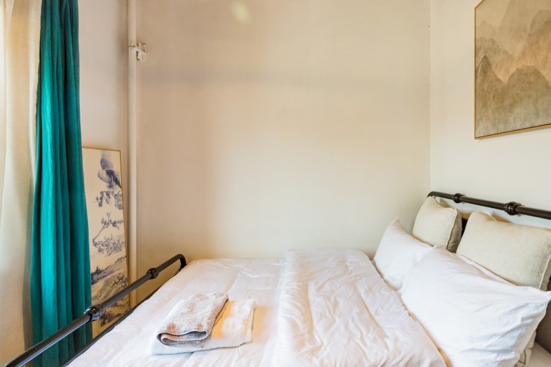 Старинная мебель в интерьере апартаментов в Гуаньчжоу