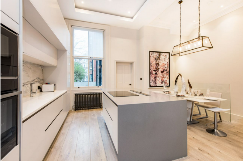 Отремонтированный викторианский дом в районе Кенсингтон в Лондоне