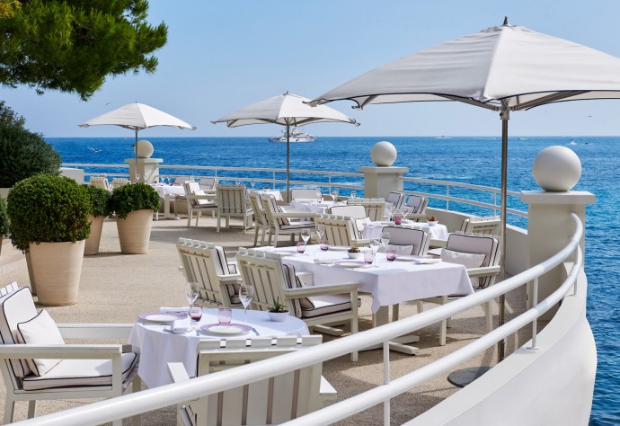 Престижный отель Monte Carlo Beach с частным пляжем и видом на Средиземное море Престижный отель Monte Carlo Beach с частным пляжем и видом на Средиземное море