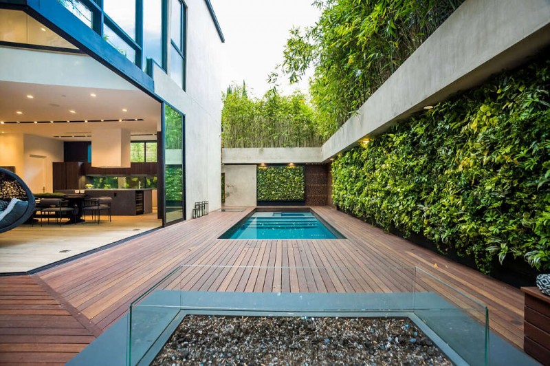 Роскошная современная резиденция, расположенная в Лос-Анджелесе