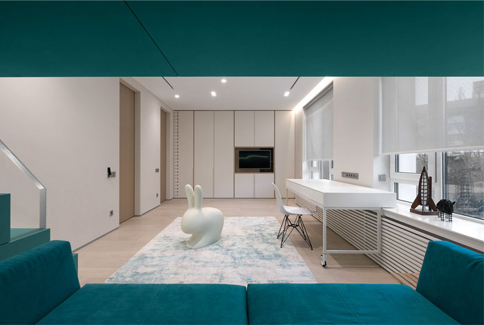 Декор квартиры с элегантными текстурами из светлого дерева и мрамора