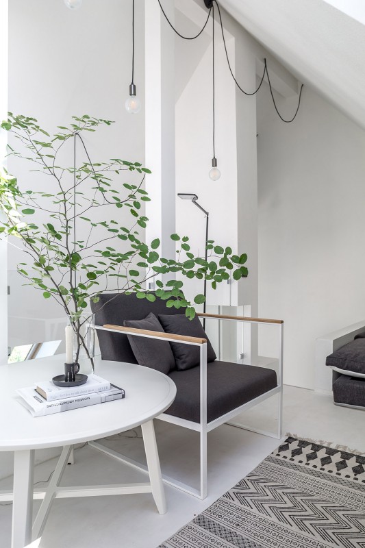 Интерьер просторной мансарды