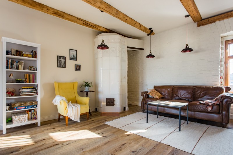 Интерьер уютной стильной мансарды