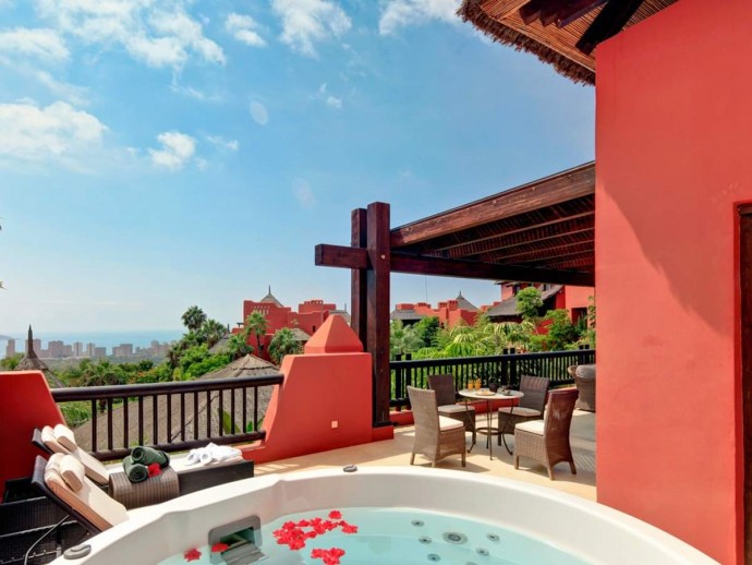 Спа-отель ASIA GARDENS 5* на склоне горы Сьерра-Кортина в Аликанте, Испания Спа-отель ASIA GARDENS 5* на склоне горы Сьерра-Кортина в Аликанте, Испания