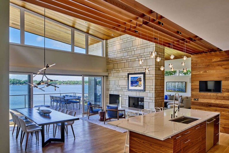 Трехэтажная резиденция, расположенная в Рокфорде, штат Мичиган Трехэтажная резиденция, расположенная в Рокфорде, штат Мичиган