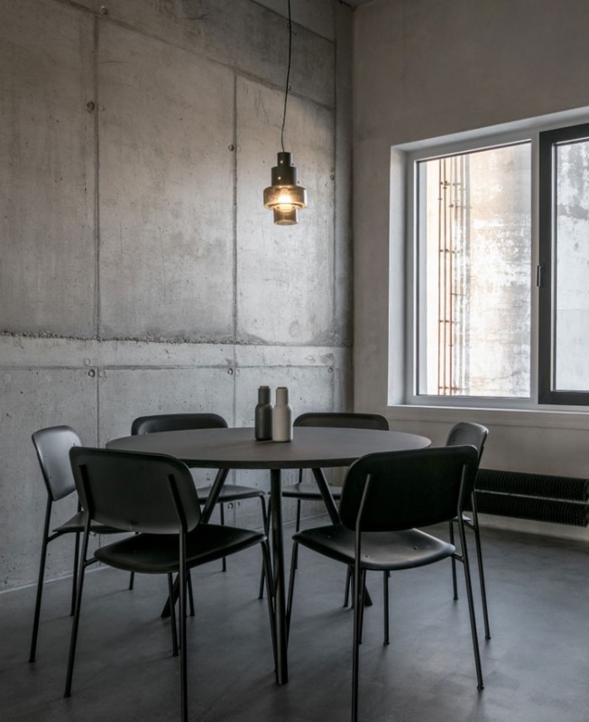 Вертикально ориентированный лофт, расположенный в промышленном здании