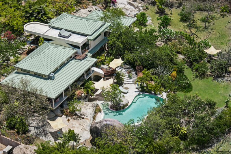 Вилла в окружении пышного тропического сада на Британских Виргинских Островах Вилла в окружении пышного тропического сада на Британских Виргинских Островах