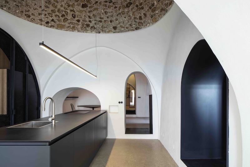 Реконструированный старинный дом на побережье