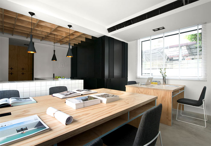 Уютный дом для семьи и рабочий офис в одном пространстве