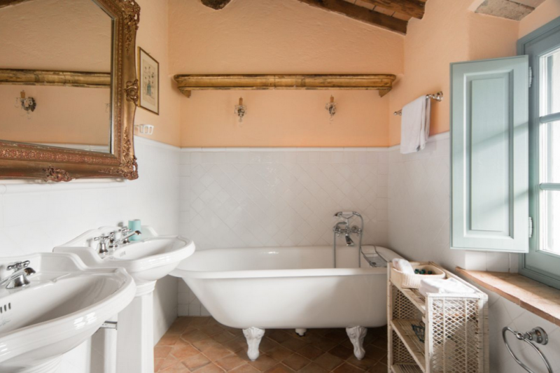 Деревенская усадьба с видом на холмы Кьянти, Италия Деревенская усадьба с видом на холмы Кьянти, Италия