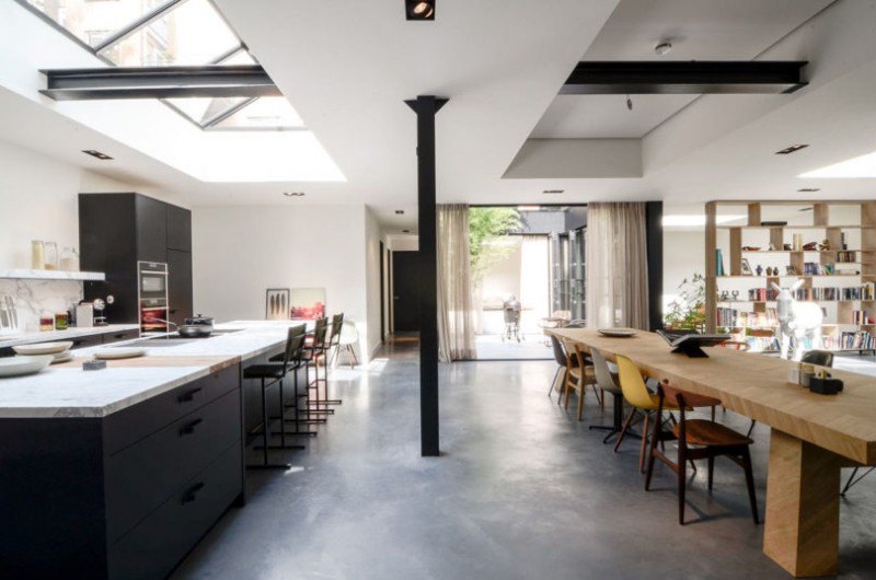 Лофт, расположенный в старом здании начала XVII века в Амстердаме Лофт, расположенный в старом здании начала XVII века в Амстердаме