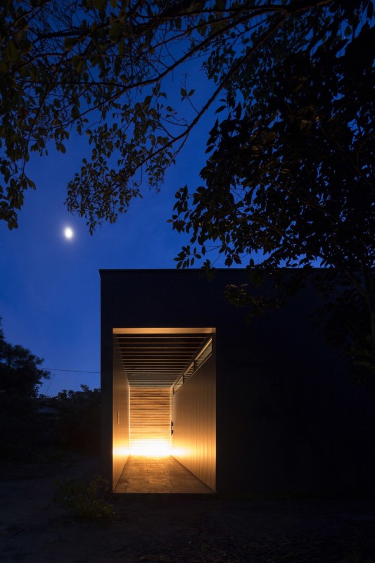 Минималистичный дом, расположенный в Тибе, Япония Минималистичный дом, расположенный в Тибе, Япония