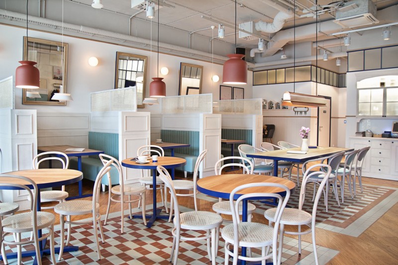 Яркое уютное кафе в Сопоте, Польша