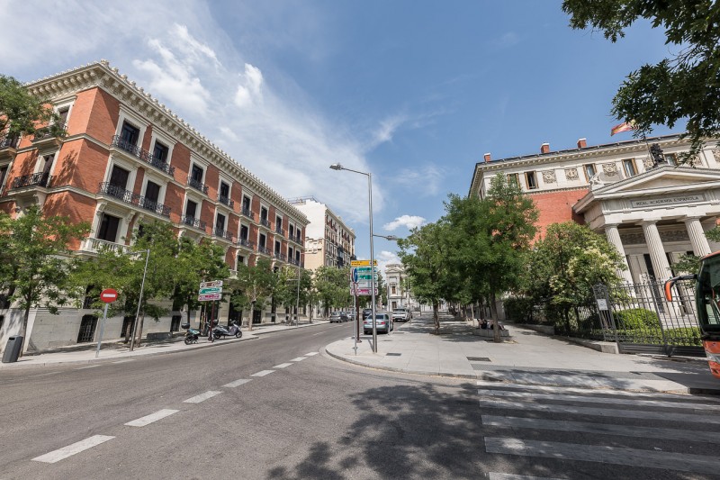 Эффектная квартира недалеко от музея Прадо в Мадриде