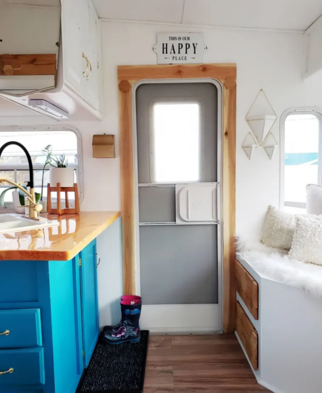 Интерьер жилого трейлера