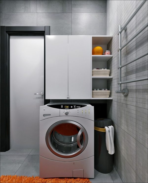 Компактная квартира в темных тонах