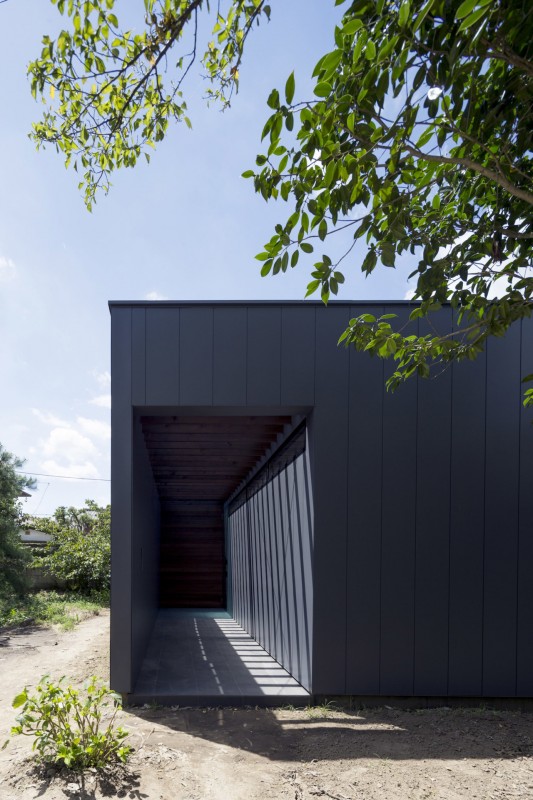 Минималистичный дом, расположенный в Тибе, Япония Минималистичный дом, расположенный в Тибе, Япония