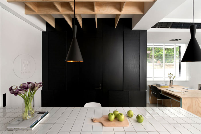 Уютный дом для семьи и рабочий офис в одном пространстве