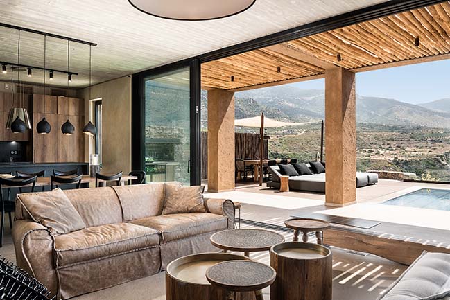 Вилла на Крите, интегрированная в дикий ландшафт и выполненная из камня и натуральных материалов