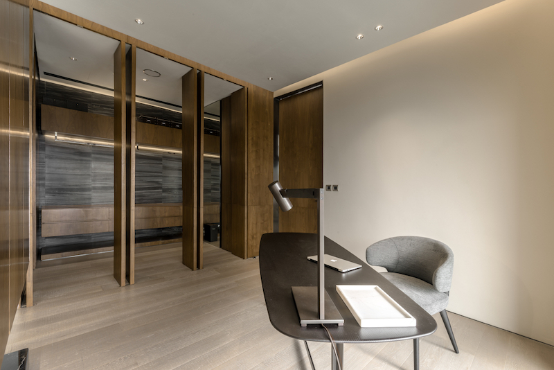 Пентхаус с изысканным декором и панорамными окнами