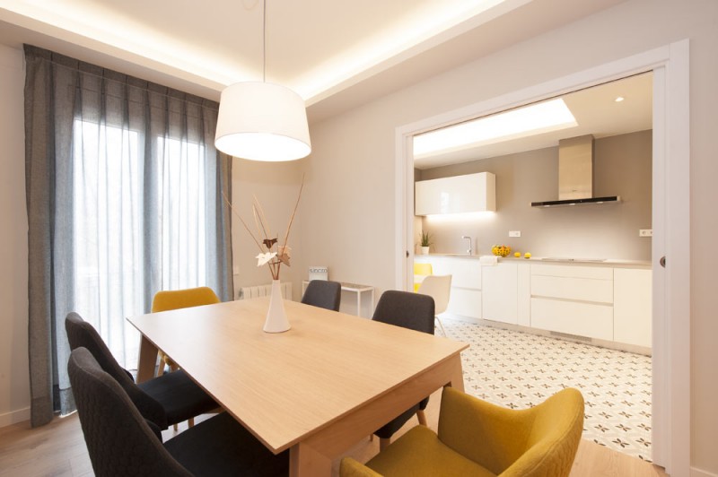 Интерьер просторной квартиры в Барселоне Интерьер просторной квартиры в Барселоне