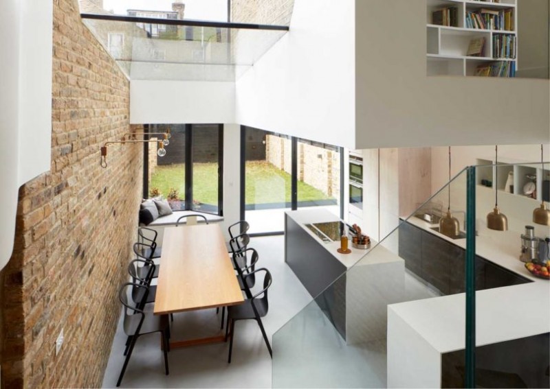 Многоуровневый дом с террасой, расположенный в Лондоне