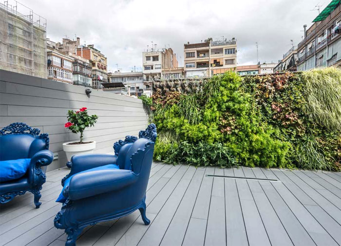 Просторные апартаменты с патио в Барселоне