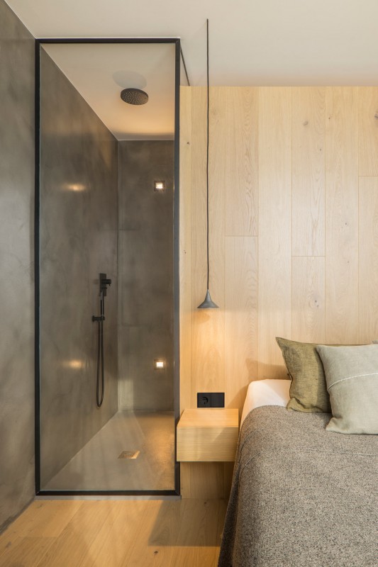 Чёрные акценты в интерьере апартаментов в Барселоне Чёрные акценты в интерьере апартаментов в Барселоне