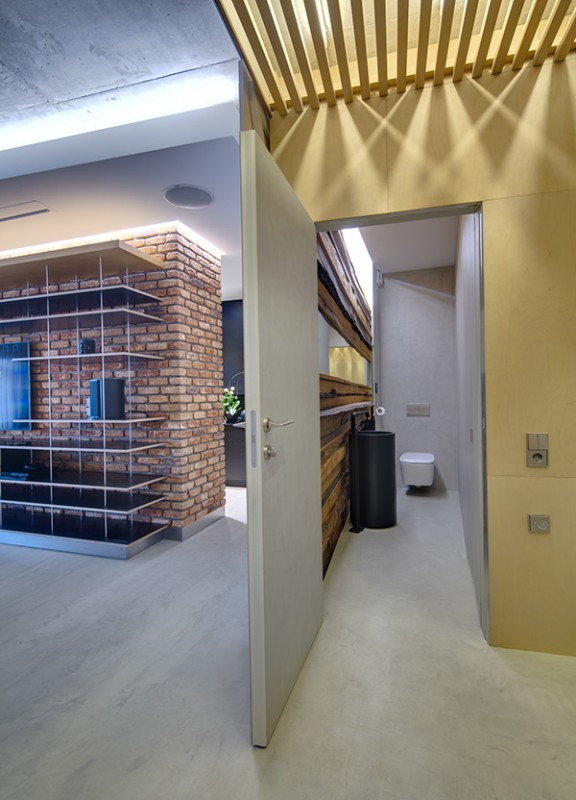 Гармоничное сочетание дерева и кирпича