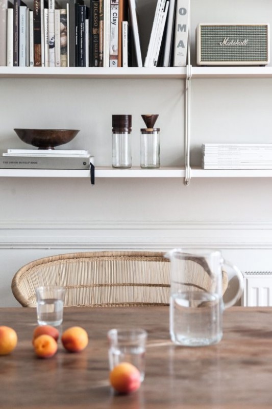 Плетеная мебель и элементы декора в интерьере афинской квартиры Плетеная мебель и элементы декора в интерьере афинской квартиры