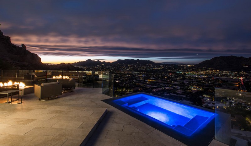 Резиденция с панорамными окнами в Аризоне