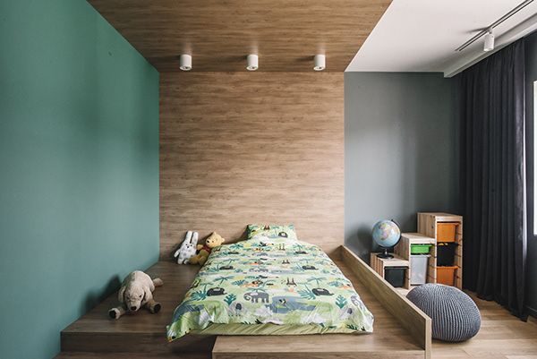 Интерьер двухэтажной квартиры для молодой семьи с ребенком