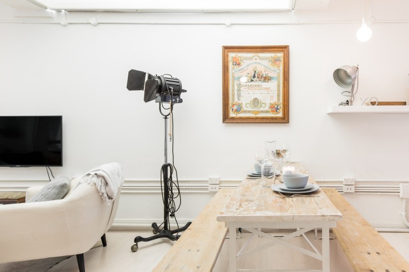 Интерьер просторных светлых апартаментов