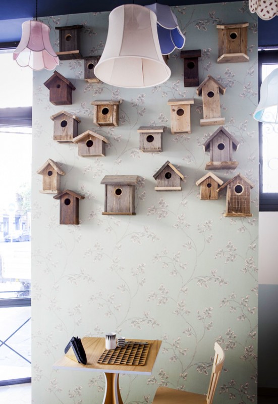 Интерьер уютного кафе в Риме