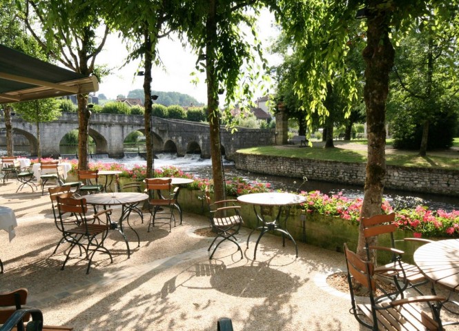 Очаровательный загородный отель Le Moulin de l'Abbaye во Франции
