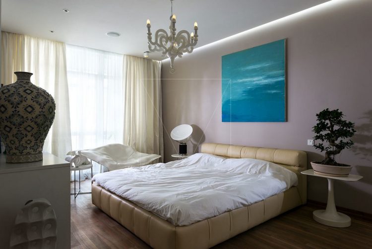 Деревянные поверхности и яркие цвета - современная квартира для молодой семьи