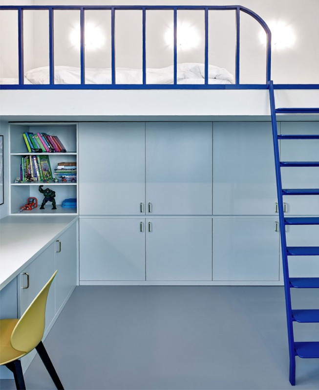 Интенсивные контрастные цвета и материалы в интерьере минской квартиры Интенсивные контрастные цвета и материалы в интерьере минской квартиры