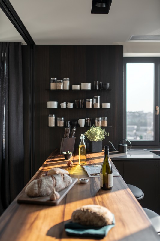 Пентхаус с многофункциональными пространствами и уникальной винтовой лестницей Пентхаус с многофункциональными пространствами и уникальной винтовой лестницей