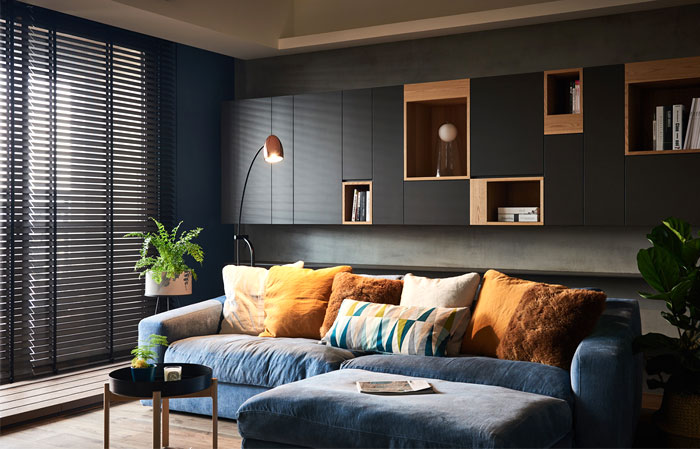 Стекло в металлическом каркасе для разделения квартиры на несколько комнат