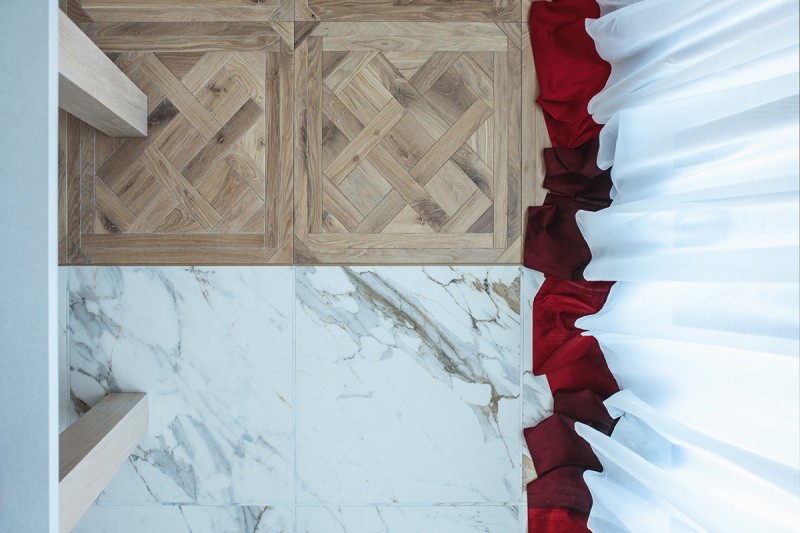 Светлые апартаменты с яркими акцентами